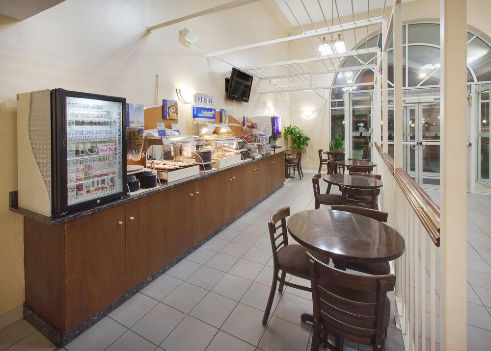 Holiday Inn Express Des Moines-At Drake University, An Ihg Hotel 外观 照片