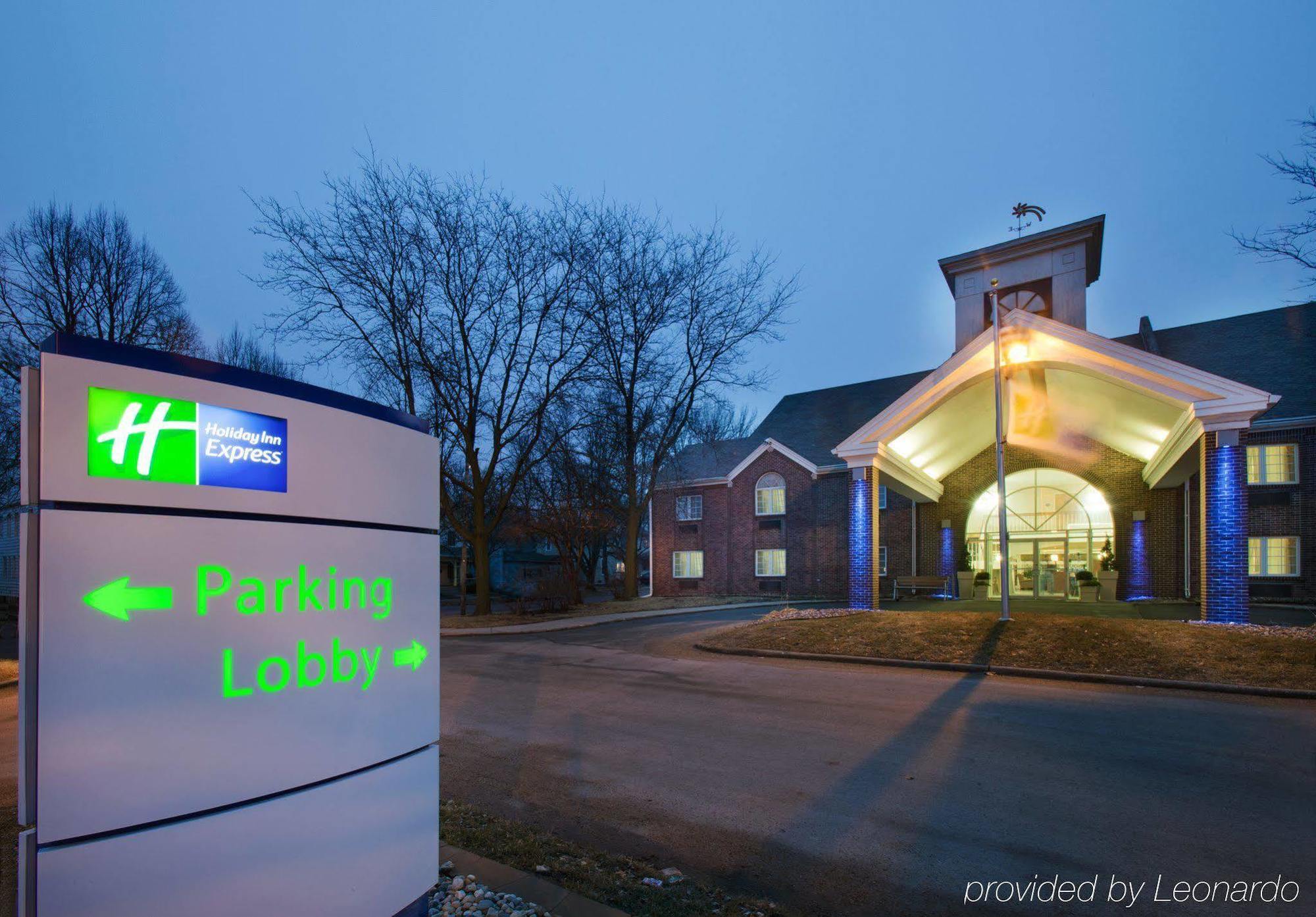Holiday Inn Express Des Moines-At Drake University, An Ihg Hotel 外观 照片