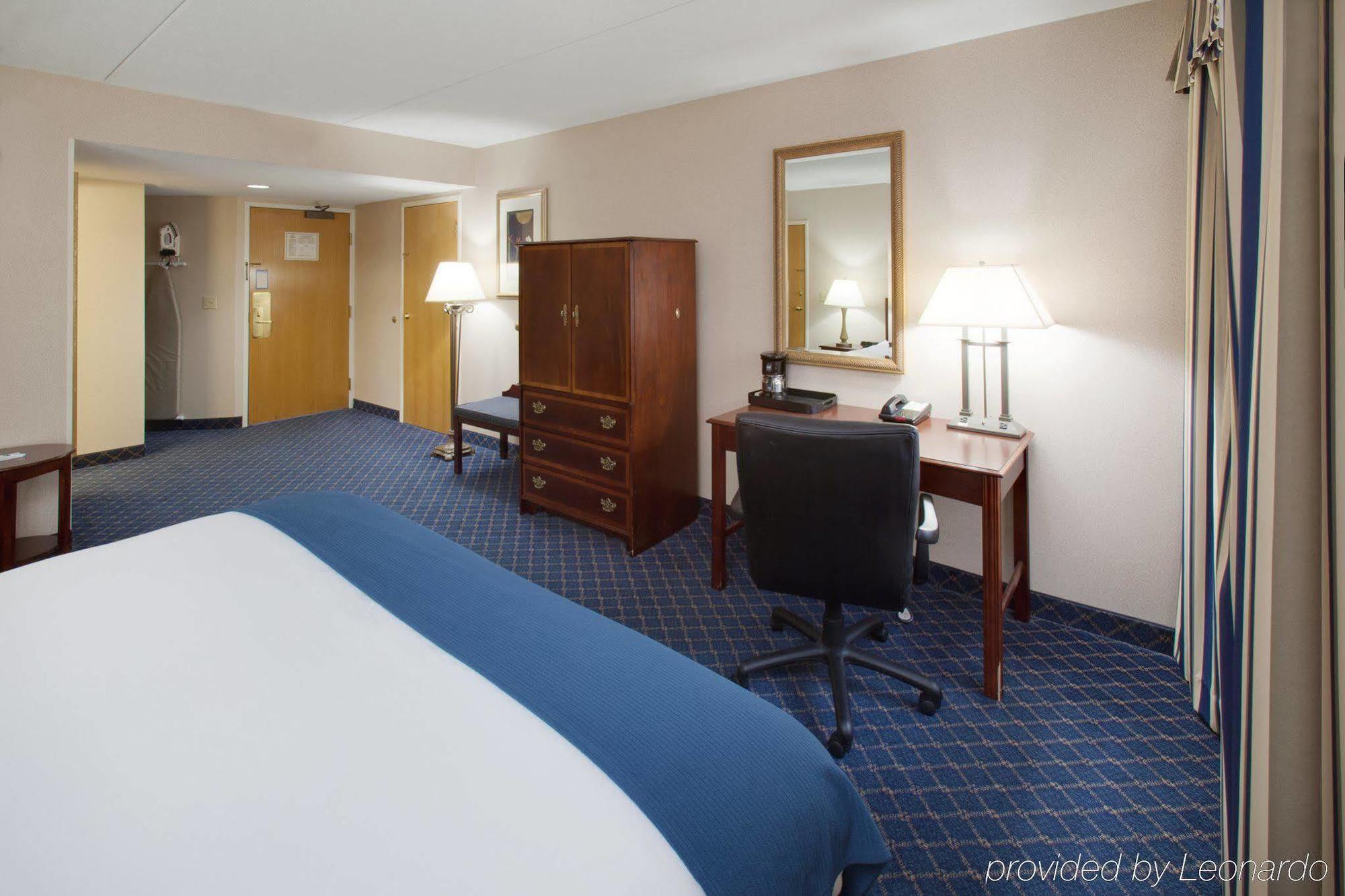Holiday Inn Express Des Moines-At Drake University, An Ihg Hotel 客房 照片