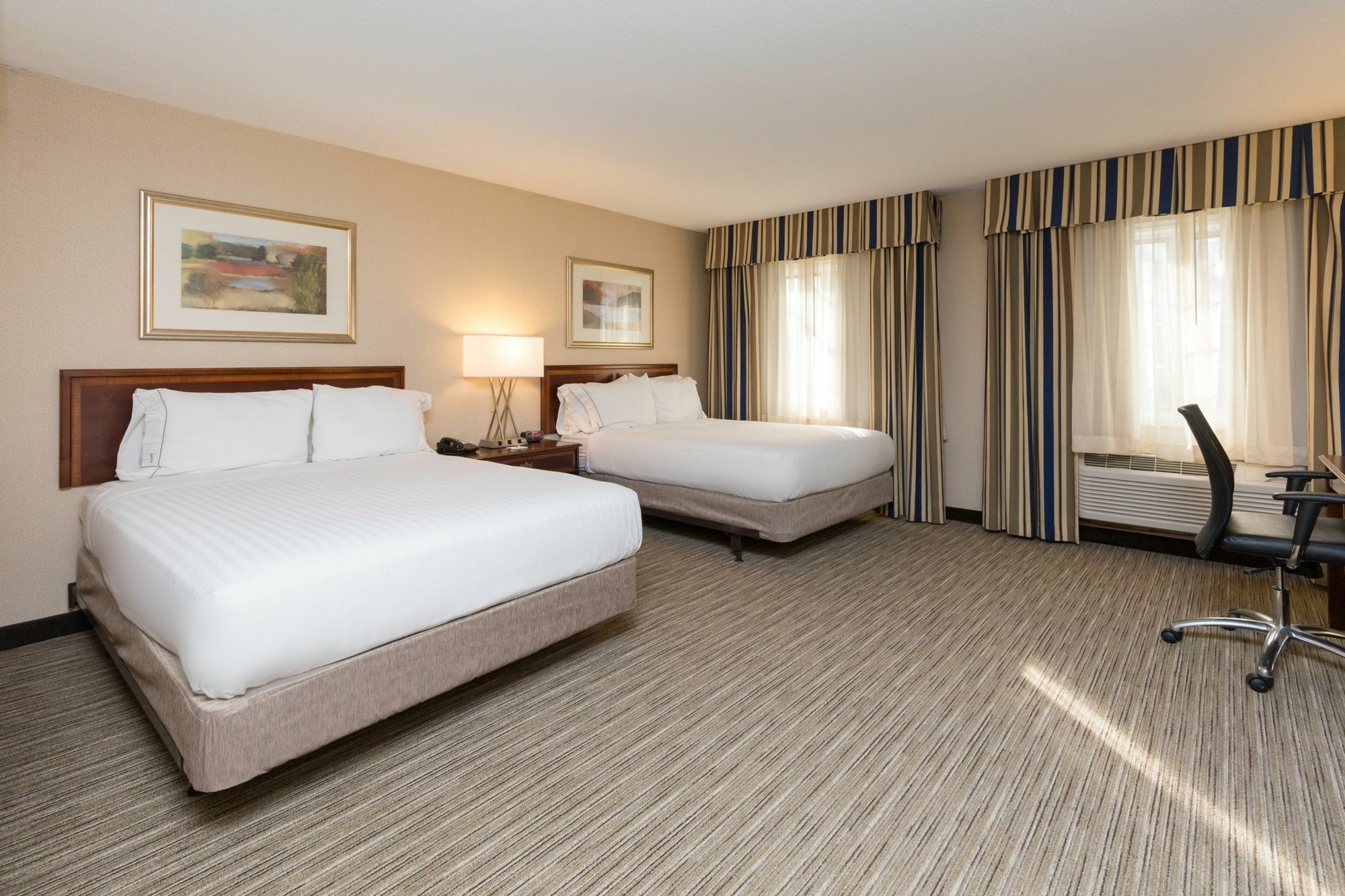 Holiday Inn Express Des Moines-At Drake University, An Ihg Hotel 外观 照片