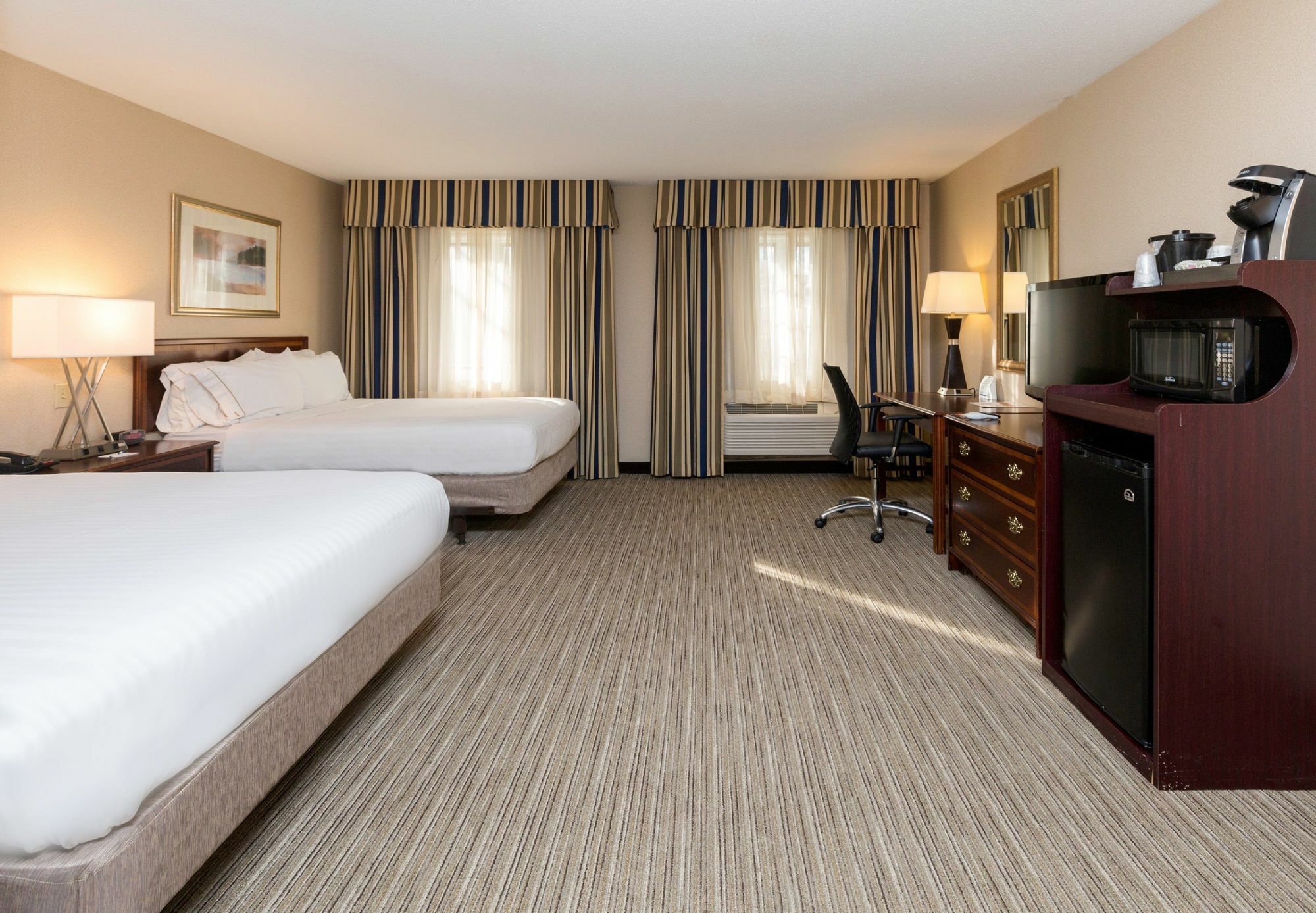Holiday Inn Express Des Moines-At Drake University, An Ihg Hotel 外观 照片