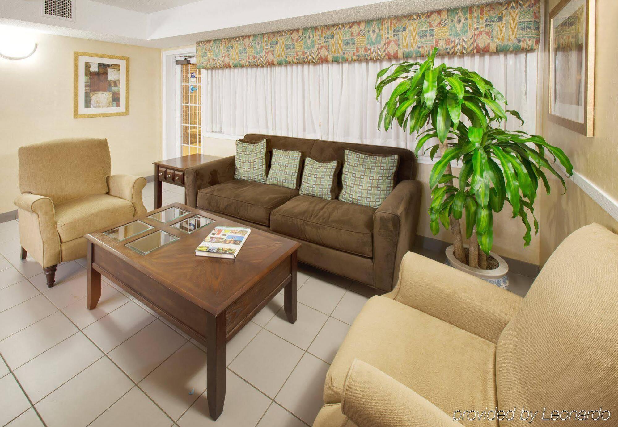 Holiday Inn Express Des Moines-At Drake University, An Ihg Hotel 外观 照片